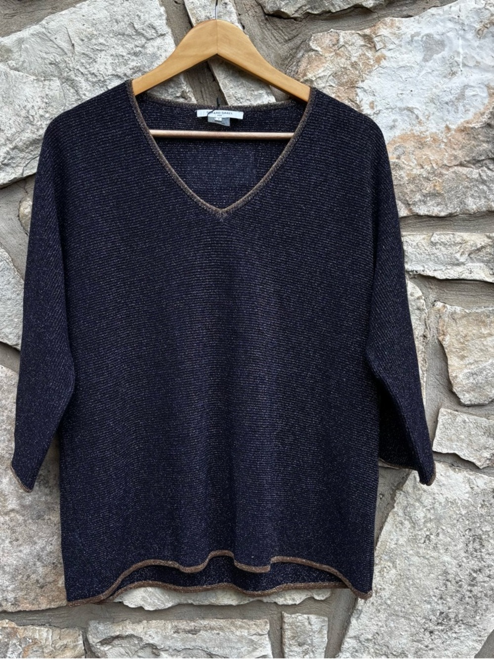 Gerard Darel sweater features a navy blue knit size womens 3